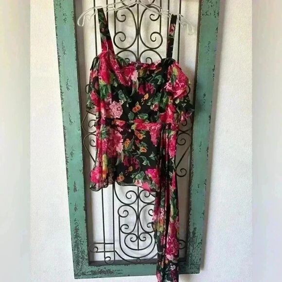 BCBGMAXAZRIA Women chiffon blouse. Off shoulder fitted, asymmetrical. Size M NWT - Picture 7 of 9